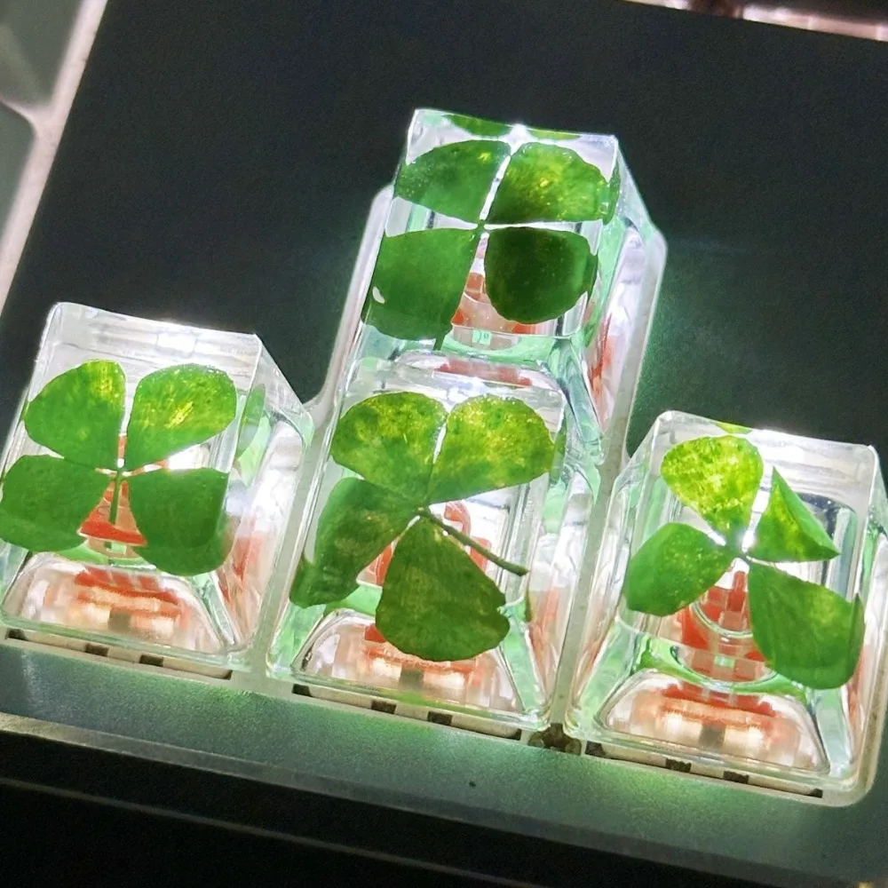 4 teclas hechas a mano pegamento de goteo trébol de luz transparente teclas de diseño personalizado teclas direccionales OEM R4 para teclado mecánico