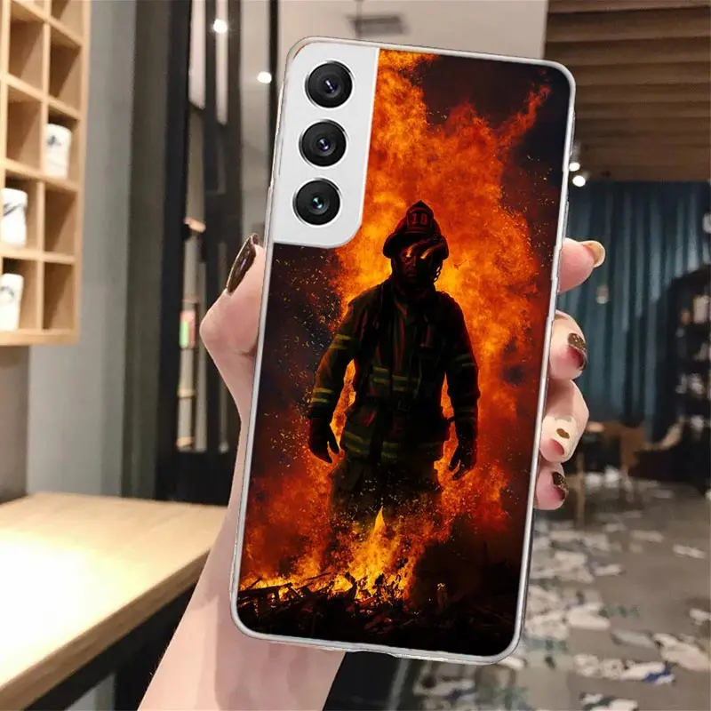 Funda de teléfono de silicona con diseño de llamas de héroe de bomberos para Samsung Galaxy S23 S24 S25 Ultra S21 Plus S20 FE S22 S10 + Funda de borde Galaxy S23 - imagen 3