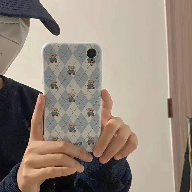 Funda de teléfono a cuadros azules con bonito oso para iPhone 16 15 14 13 12 11 Pro Max XS XR XSMax 6 7 8 Plus, funda dura HD brillante para PC - imagen 2