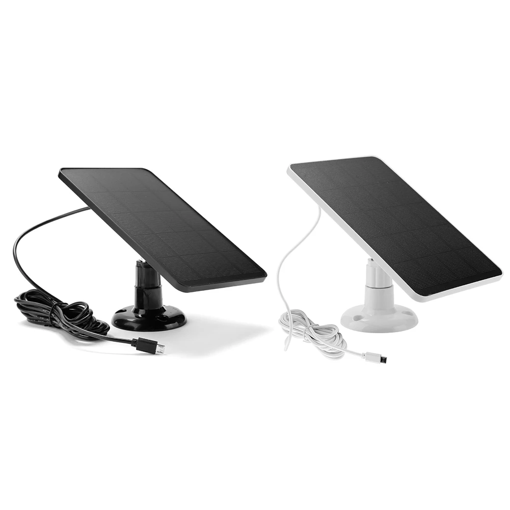 Se muestran dos paneles solares en un fondo blanco.