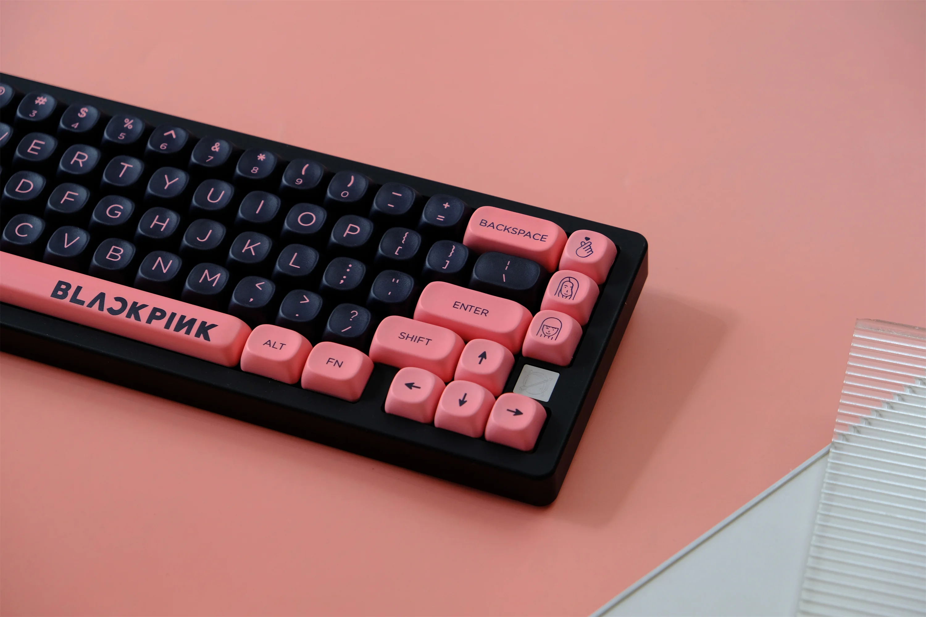 Juego de teclas de 132 teclas, Material PBT, perfil MOA, DYE-SUB, personalizado para teclado mecánico CHERRY MX Switch, color negro y rosa - imagen 4