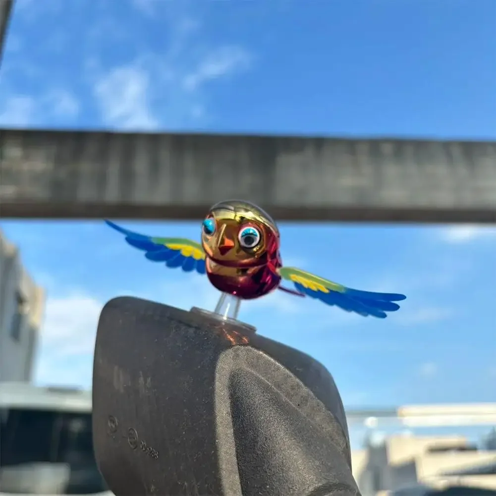 Adorno colorido de pájaro para motocicleta y coche, alas onduladas, decoración de espejo retrovisor volador, fácil instalación para accesorios de vehículos - imagen 5