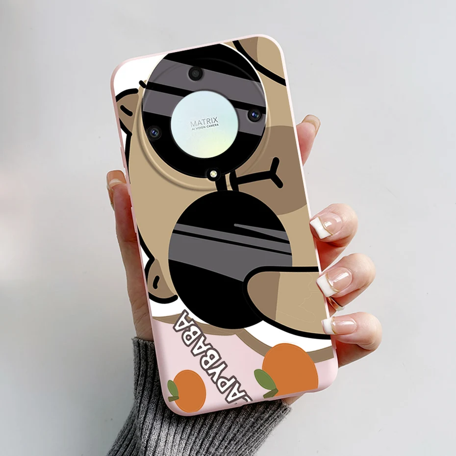 un teléfono con un personaje de dibujos animados en el estuche