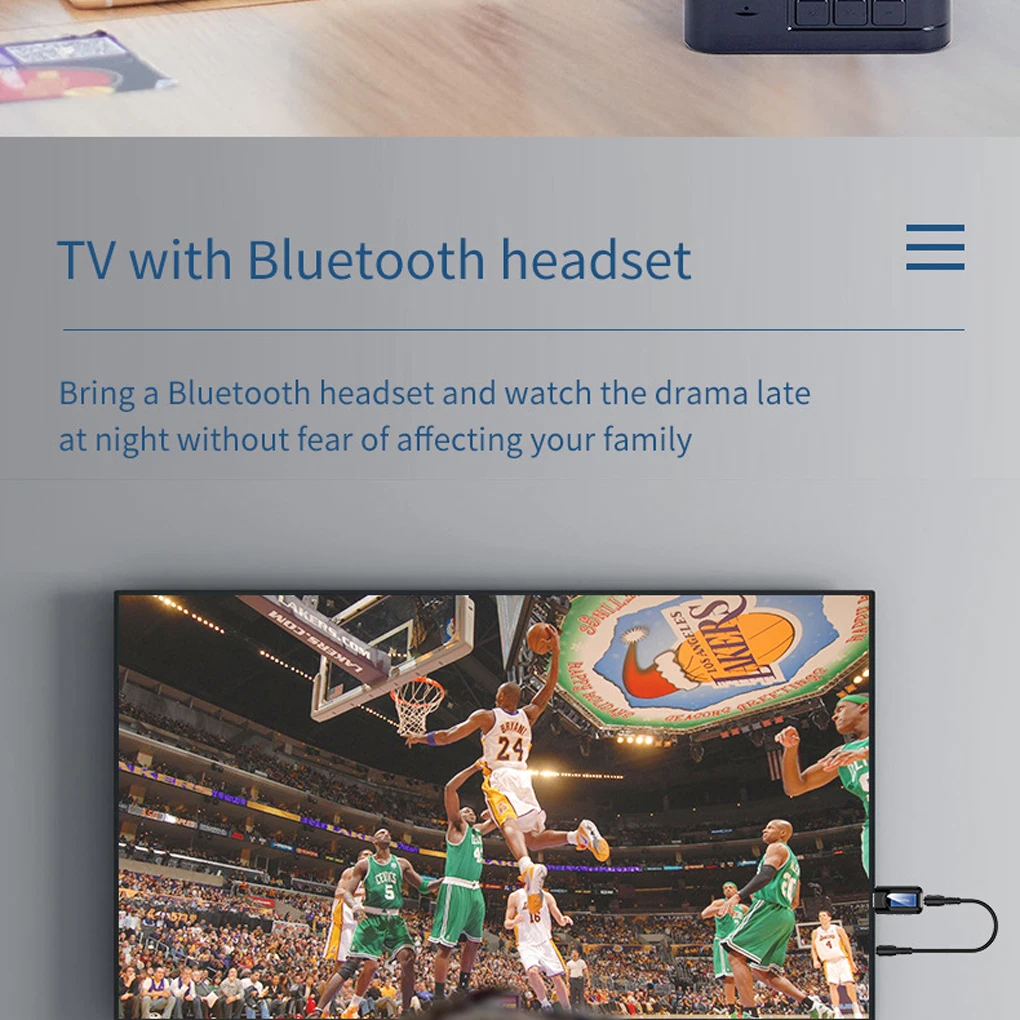 Un televisor con un juego de baloncesto y un auricular de dientes azules