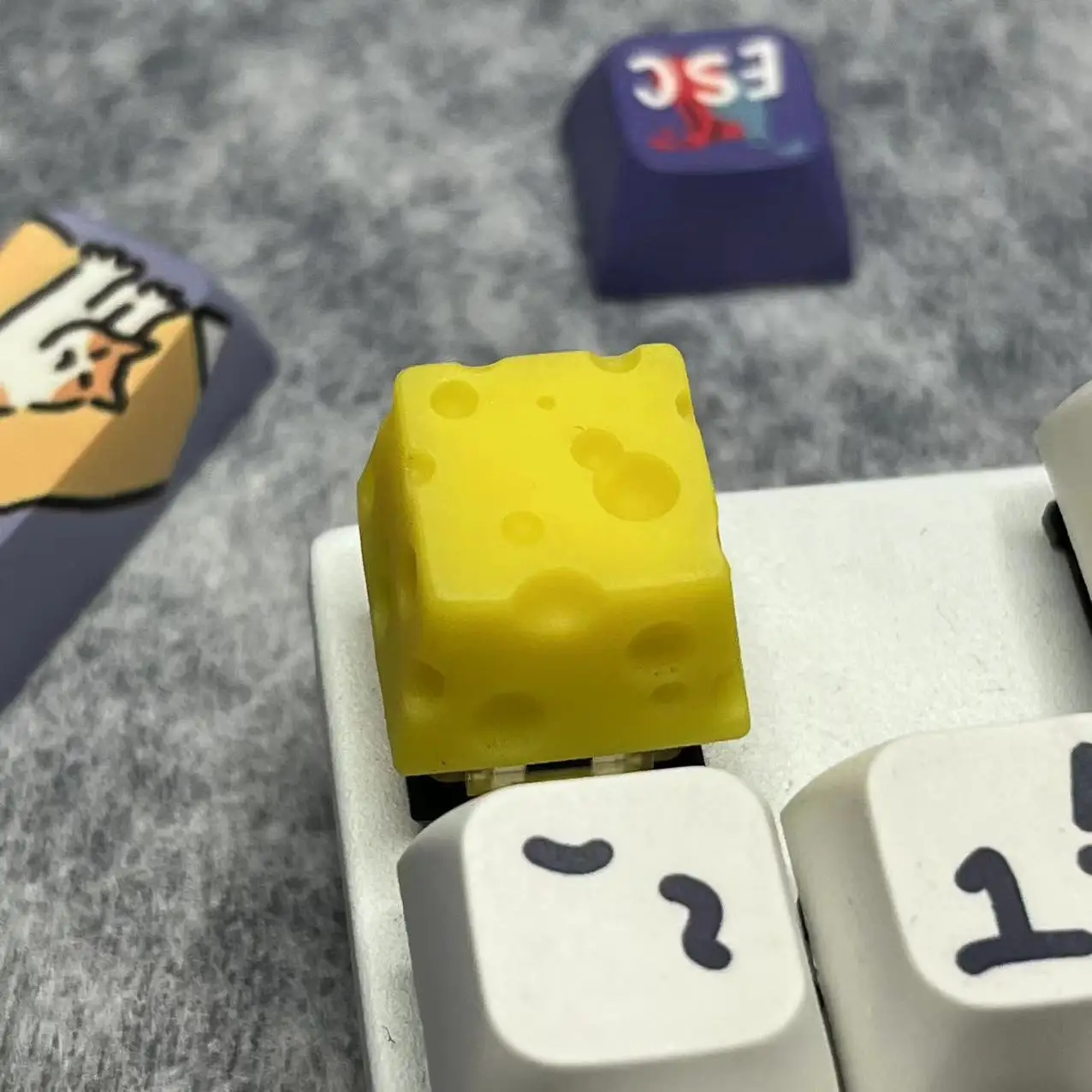 Botón de teclado mecánico de ratón personalizado hecho a mano con tapa de queso, tecla de eje transversal ESC amarillo