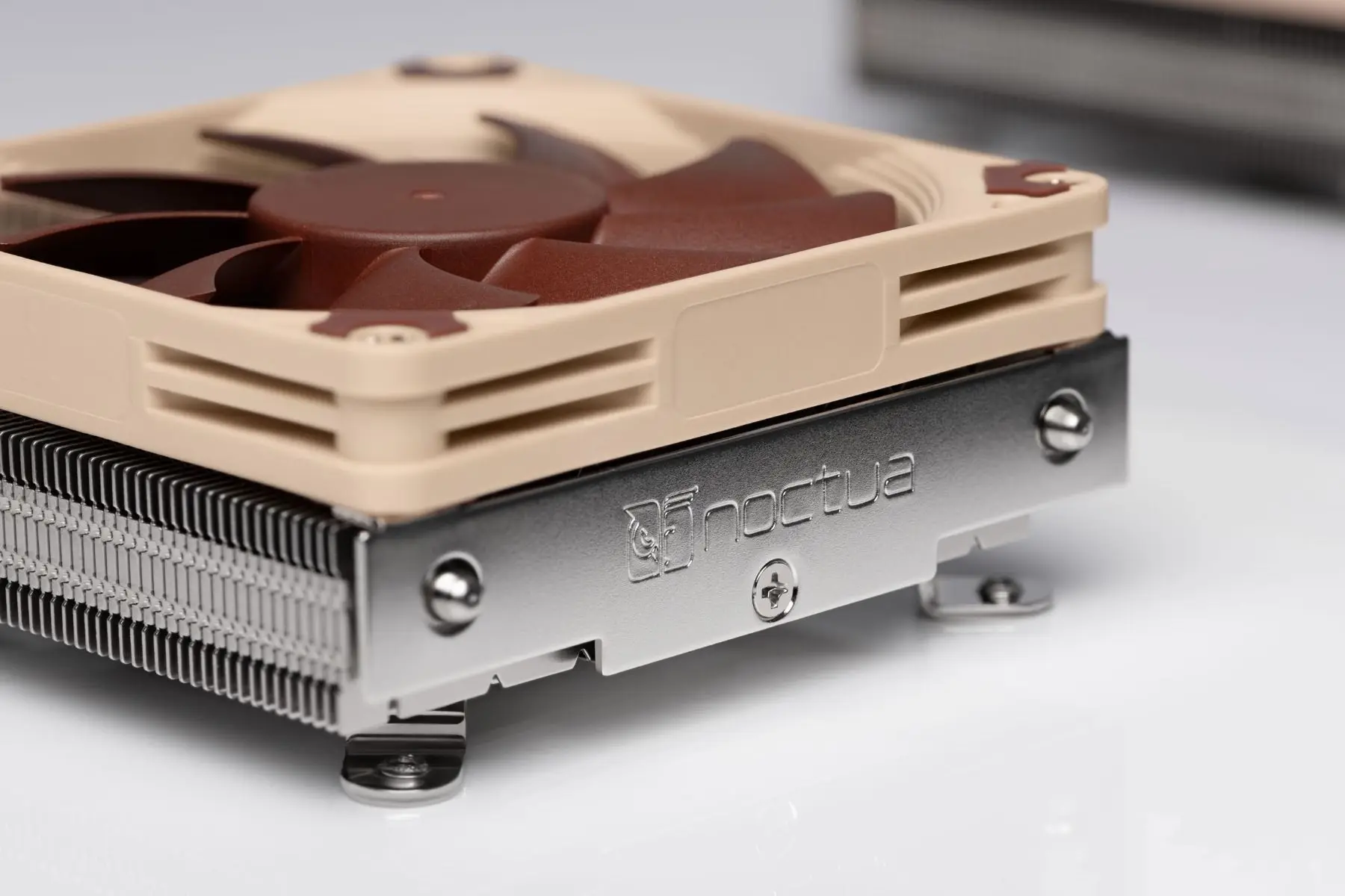 Noctua NH-L9i-17xx enfriador de CPU fino de 2 tubos de calor ITX caja pequeña radiador refrigerado por aire de presión baja ventilador PWM de 92mm para Intel LGA1700 - imagen 5