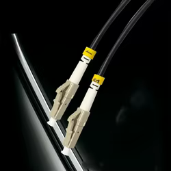 Cable fibra óptica multimodo OM4 blindado exterior TPU instalación