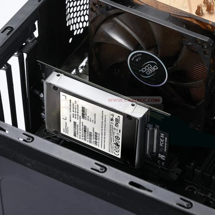 Una computadora con un disco duro y ventilador