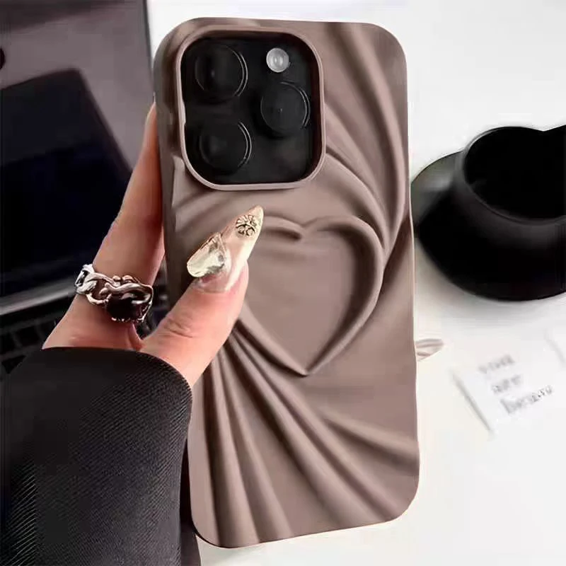 Funda de teléfono de silicona con forma de corazón de amor 3D arrugada plegable a la moda para iPhone 14 15 16 Pro Max Plus 11 12 13 ProMax cubierta completa mate suave - imagen 3