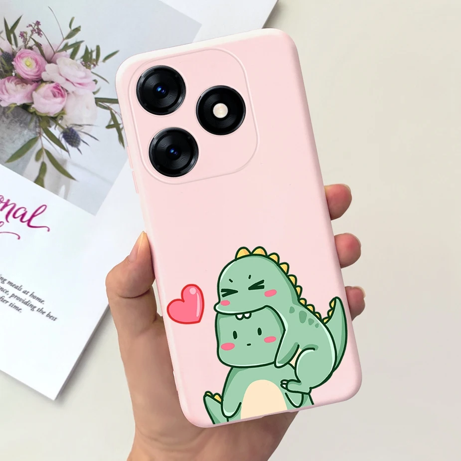 Una persona que sostiene un teléfono celular rosa con un dinosaurio y corazón