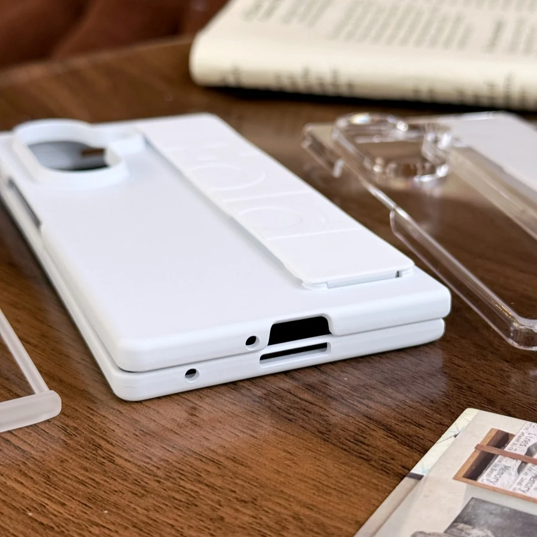 Funda de teléfono con soporte para correa de muñeca de silicona suave de lujo para Samsung Galaxy Z Fold7 Z Fold6 5 4 3 fundas ultrafina mate dura para PC - imagen 4