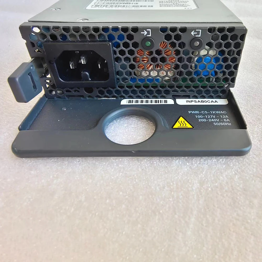 Módulo de alimentación de interruptor serie C9200 PWR-C5-1KWAC - imagen 2