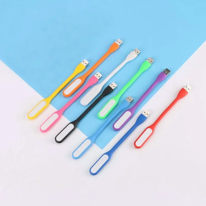 La mini luz nocturna USB con color cálido es compacta y cómoda de llevar. Un banco de energía está disponible