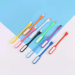 La mini luz nocturna USB con color cálido es compacta y cómoda de llevar. Un banco de energía está disponible