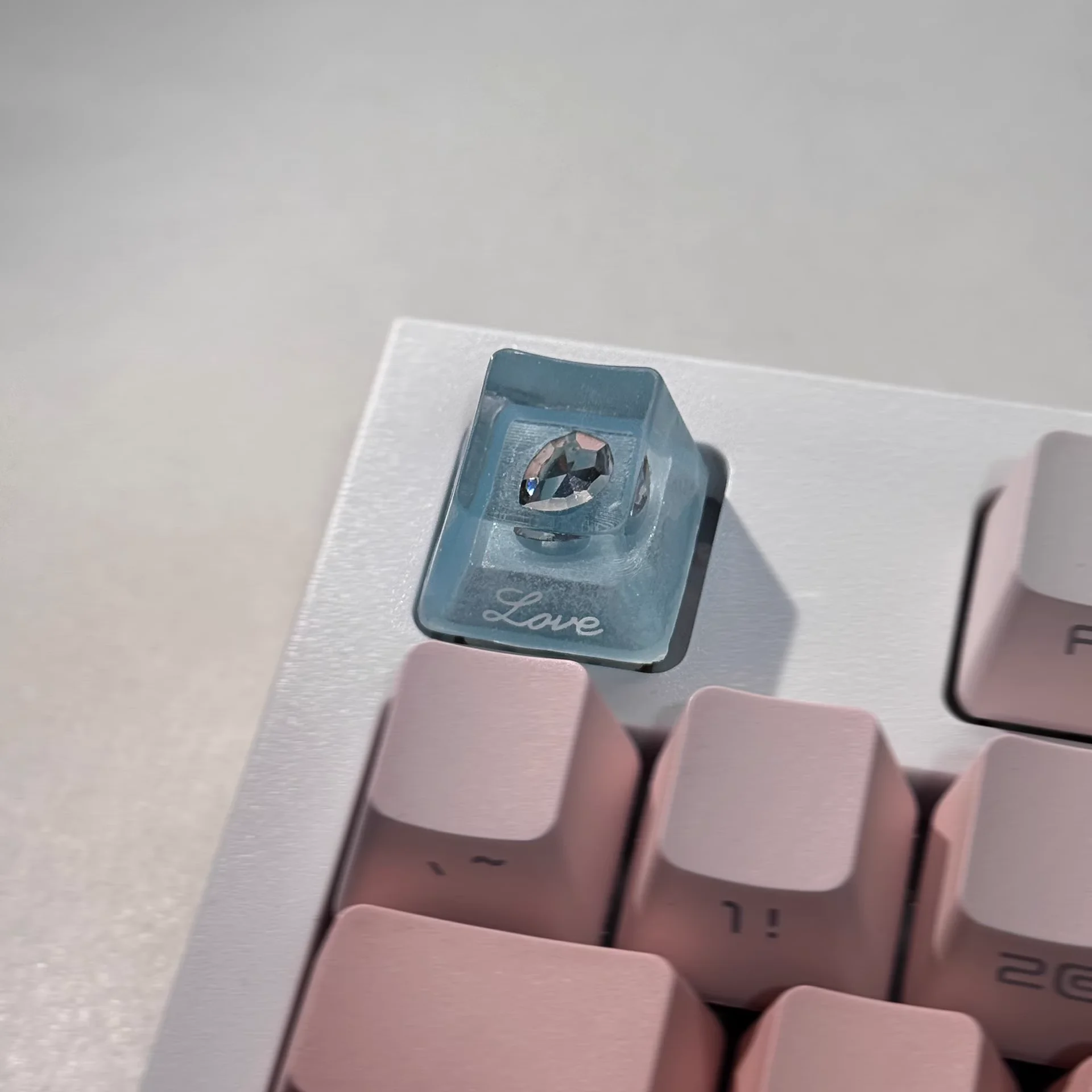 Tapa de tecla de corazón africano Delta, perfil de cereza R4, tapa de tecla de goteo de resina epoxi Original hecha a mano, personalizada, 1 unidad, tecla de teclado mecánico - imagen 4