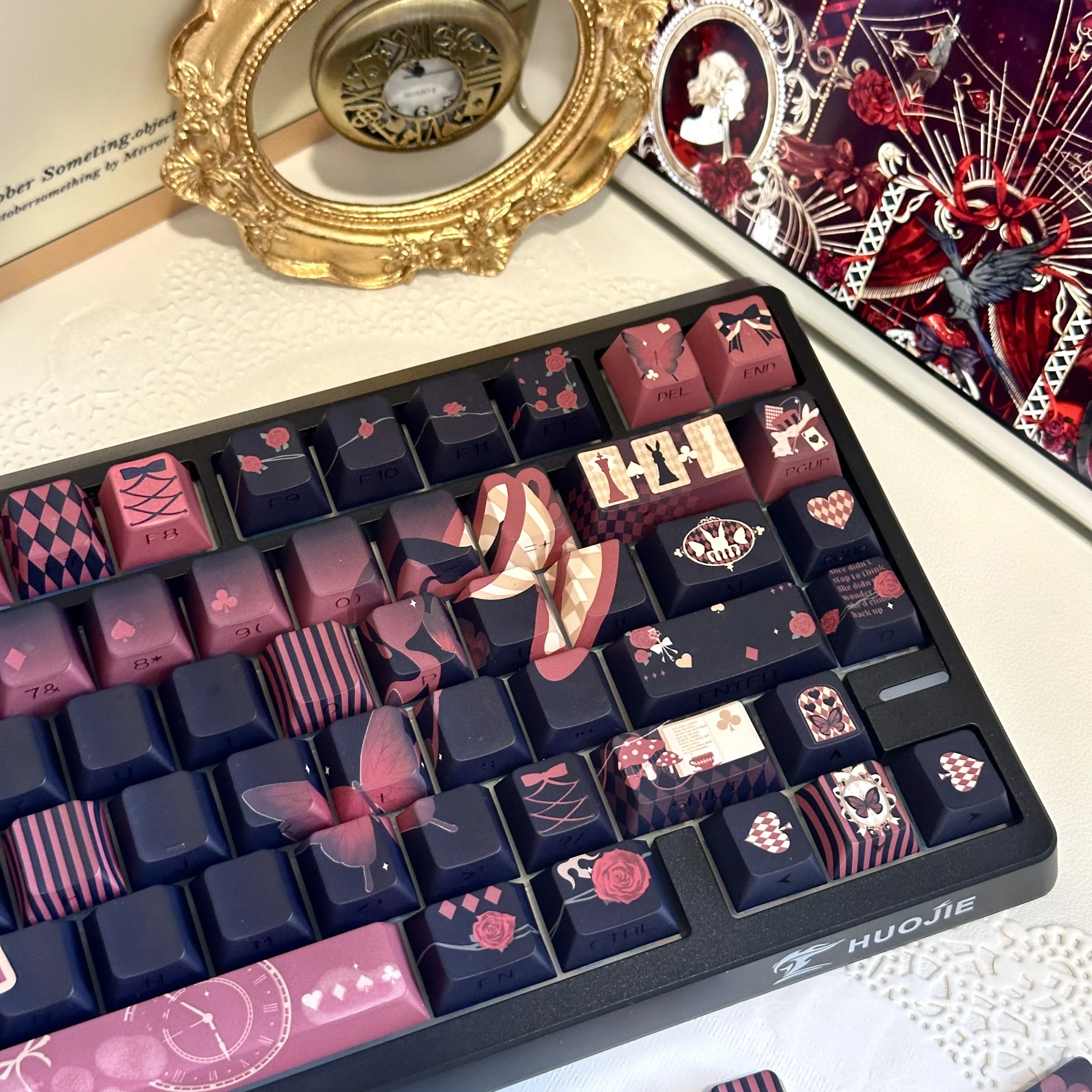 Teclas de teclado Cherry Pbt con un tema de Alice perdida oscura con retroiluminación impresa lateralmente 130 teclas - imagen 3