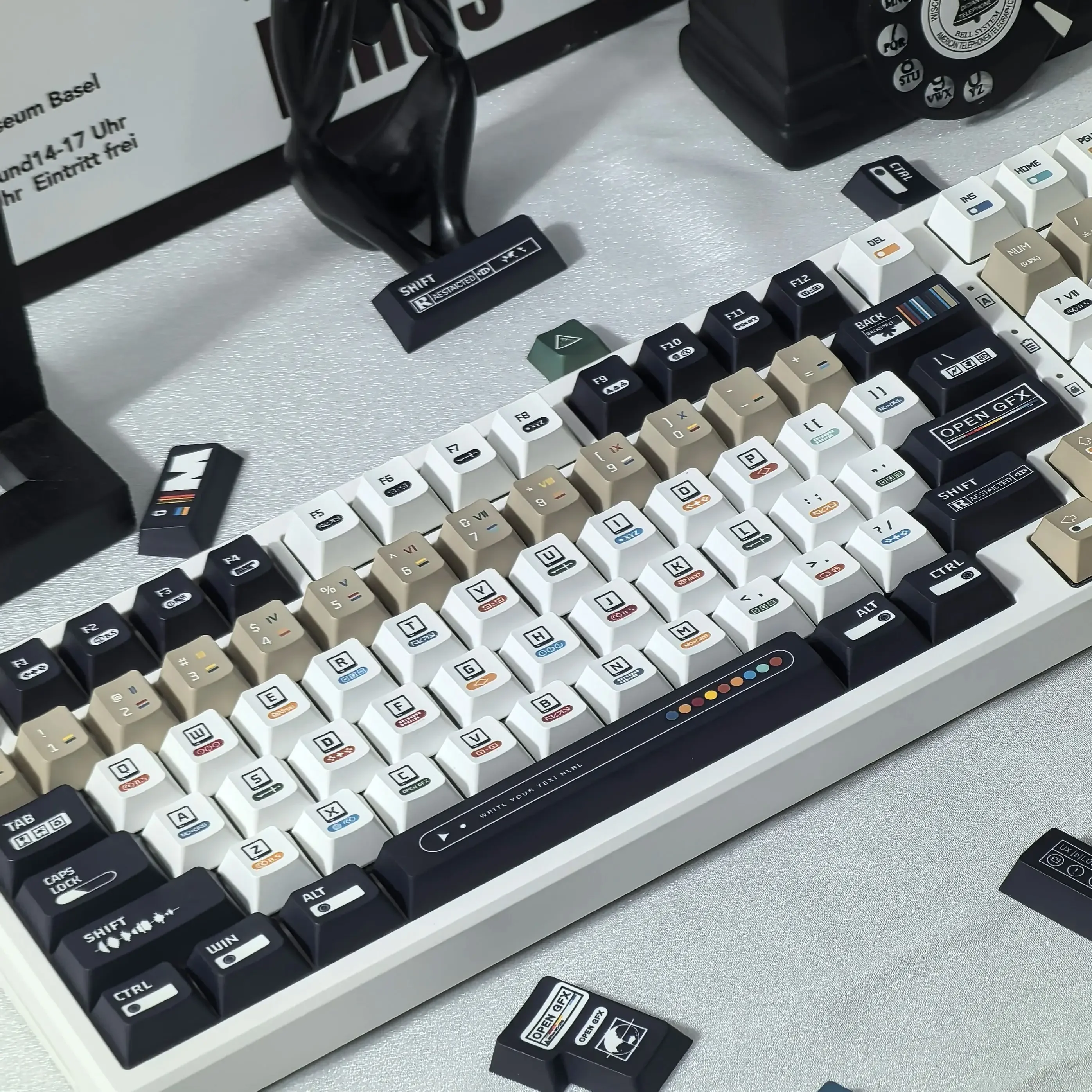 Teclas coreanas con tema de maximalismo, 135 teclas, cereza Pbt, ruso, inglés, Retro, diseño blanco y negro, llave de entrada en forma de "L" - imagen 5