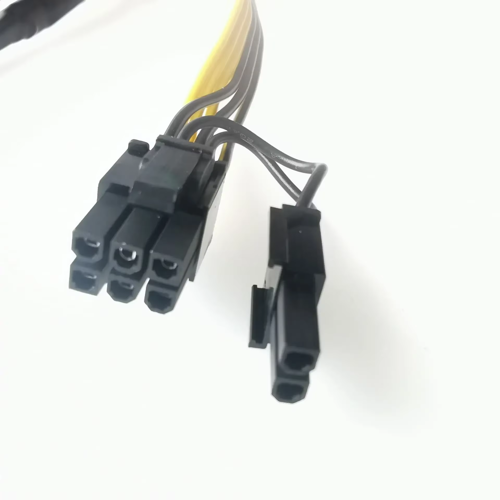 Cable Divisor Energía 8 Pines a 3 Puertos PCIe 16 y 18 AWG - imagen 3