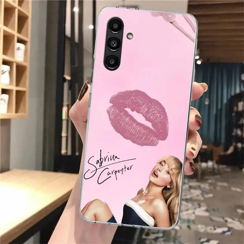 CR66 S-Sabrina c-carpintero funda de teléfono para Samsung Galaxy A56 A55 A54 A53 A17 A16 A15 A14 A13 A36 A35 A34 A33 A26 A25 A24 A23 A05 - imagen 3