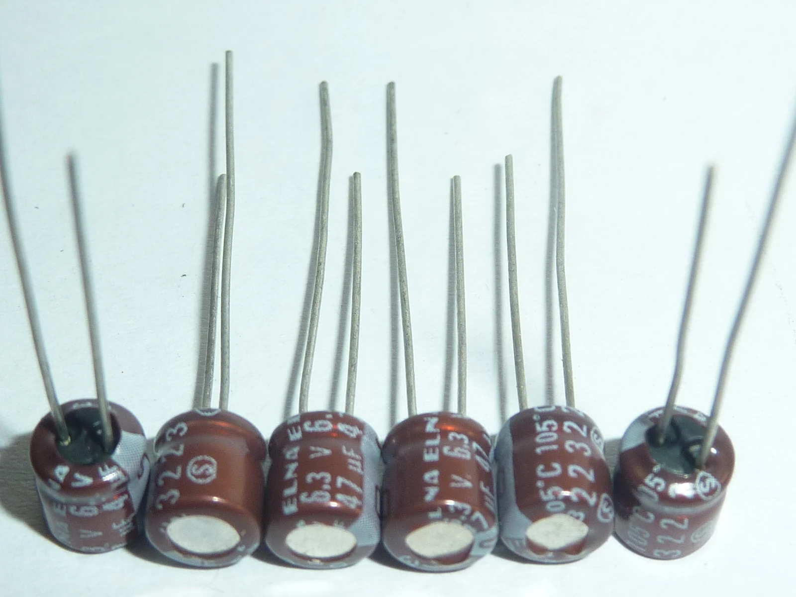 Condensador de Audio de alta fidelidad, dispositivo de Audio de 47uF, 200 V, ELNA japonés, 5x5mm, 6.3V47uF, color marrón, bricolaje, 20 piezas/6,3 Uds. - imagen 3