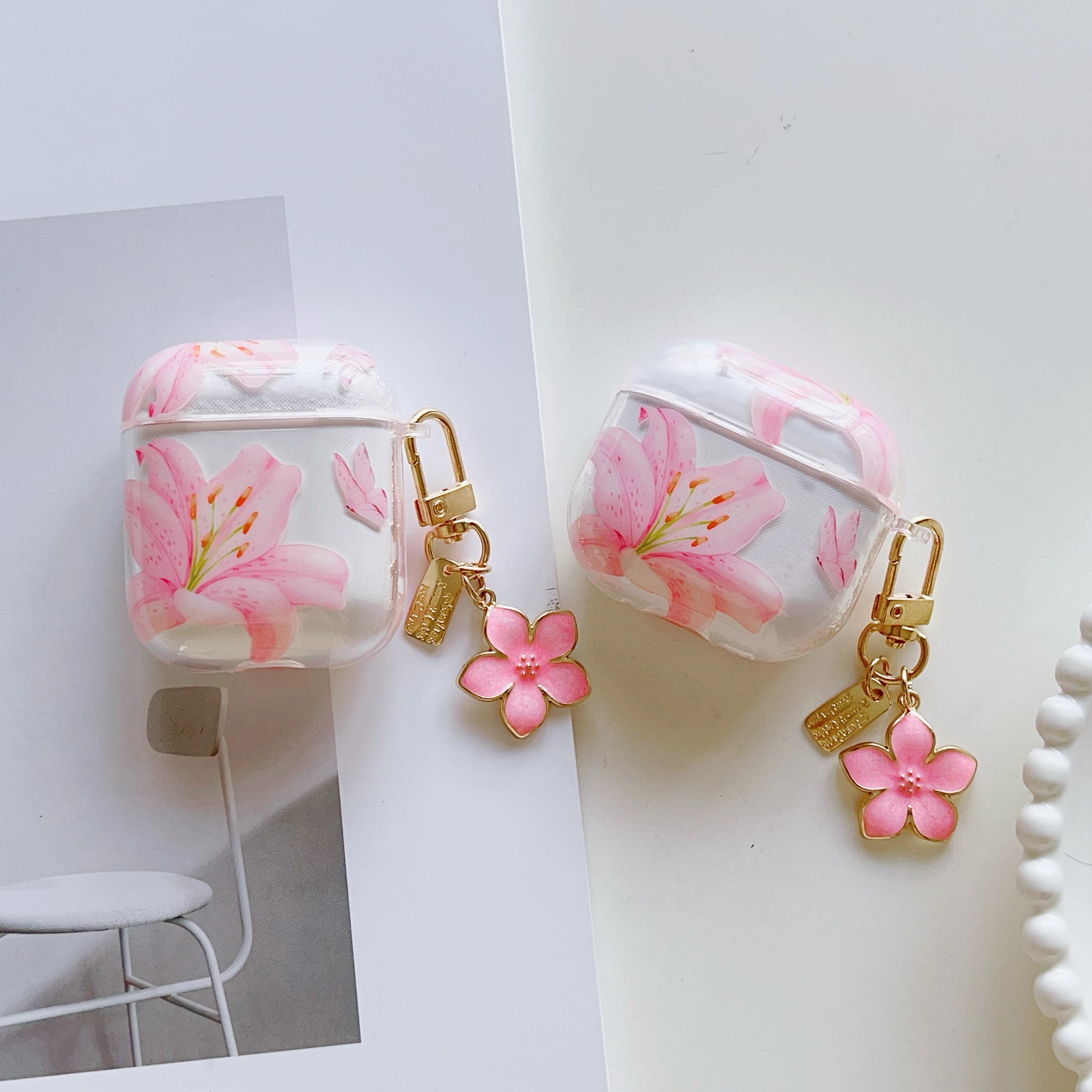 Funda para auriculares con flores de lirio rosa para AirPods 4th 1 2 3 con carcasa protectora de flores blancas funda suave para AirPods Pro 2 - imagen 4
