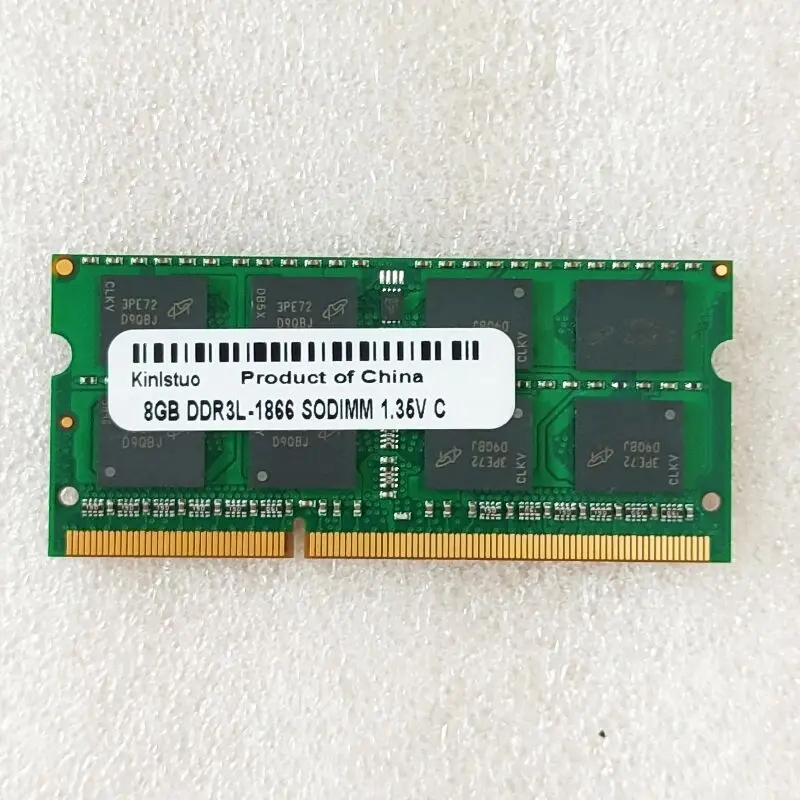 Una tarjeta de memoria verde con una etiqueta blanca que dice producto de China