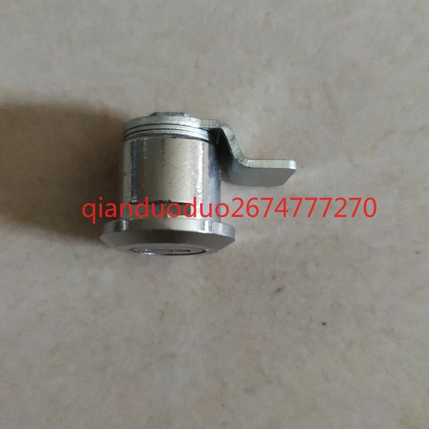 Adecuado para Xinyuan Yuanshan 65/75-8-9 accesorios de excavadora de ruedas de goma caja de herramientas cilindro de cerradura caja de herramientas de marco inferior - imagen 4