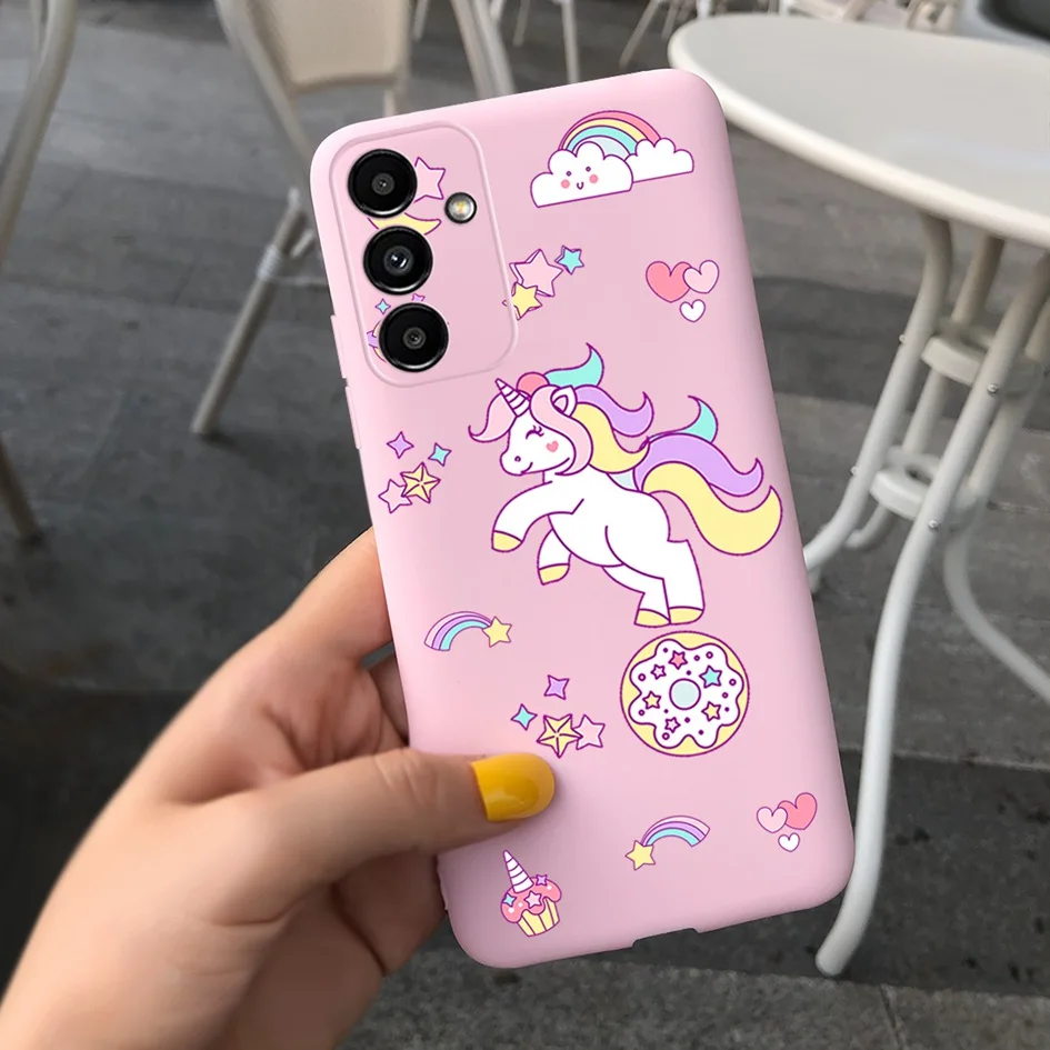 Un teléfono celular rosa con un unicornio