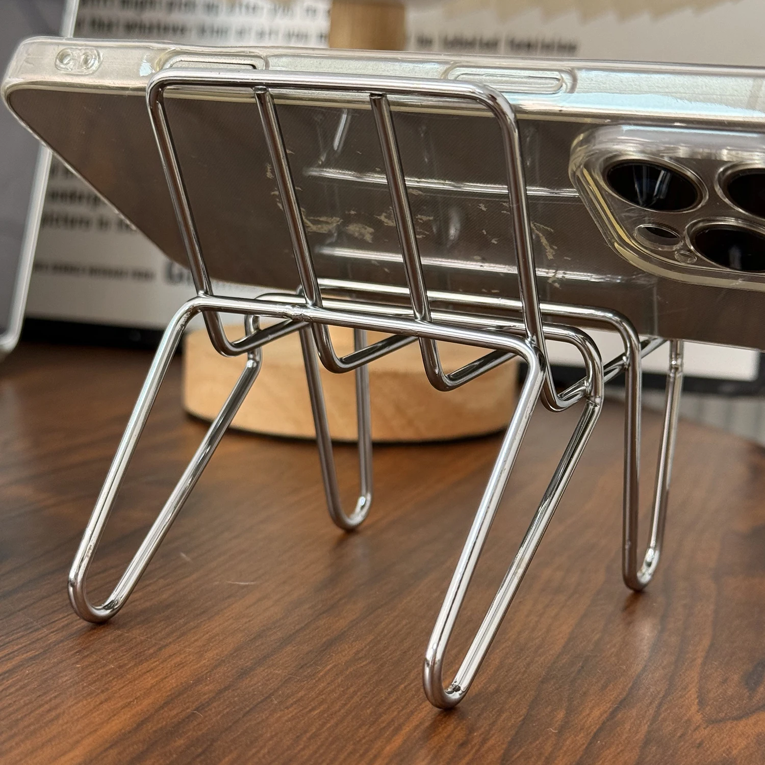 Soporte creativo para teléfono móvil de hierro y Metal, Mini silla Simple con forma de escritorio, soporte para teléfono móvil, accesorios de decoración DIY - imagen 4