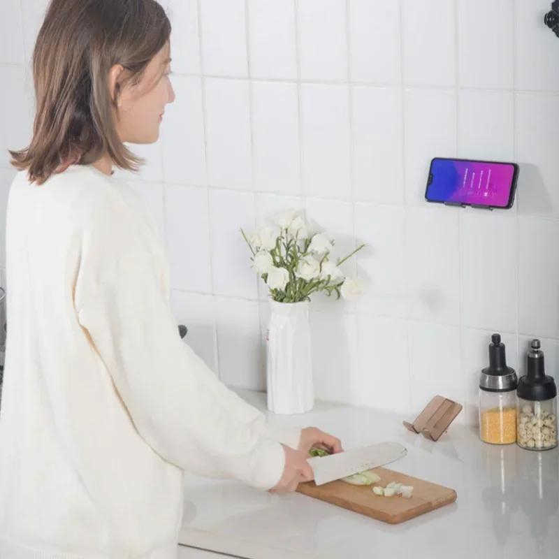 Soporte para teléfono de montaje en pared para baño y cocina: soporte ajustable con puerto de carga, clip antideslizante para borde del fregadero - imagen 4