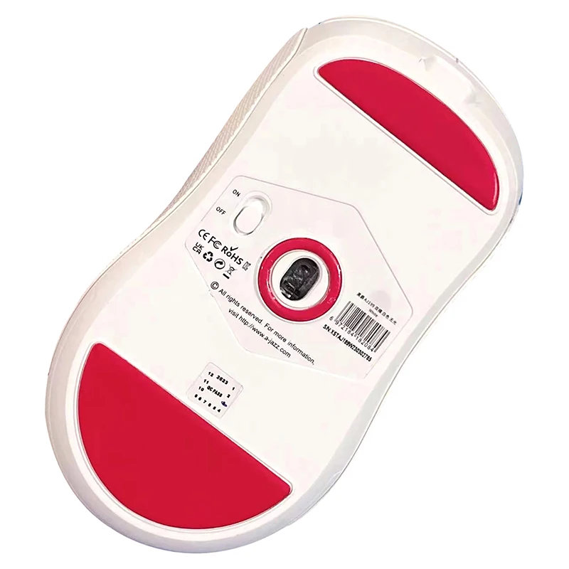 Un mouse de computadora blanco y rojo con un botón