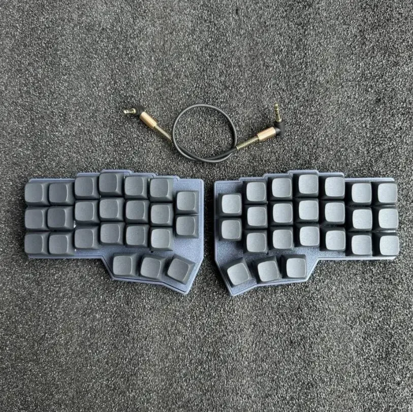 gray white keyboard