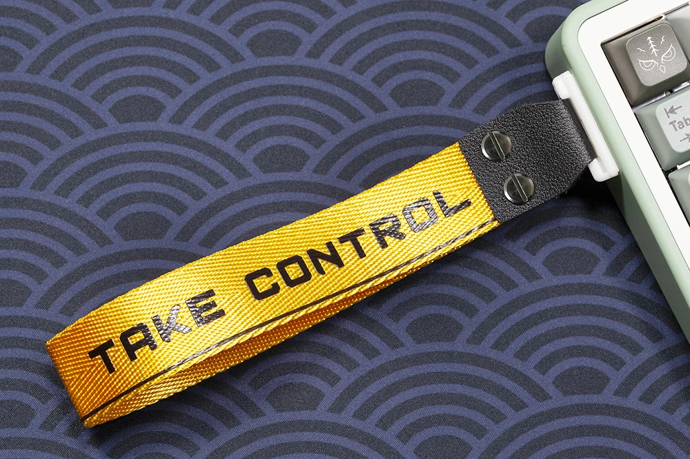 Latenpow Take Control Correa de nailon para teclado mecánico para juegos Correa decorativa pastable en blanco o negro Tornillos de PU Cinta 3M - imagen 4