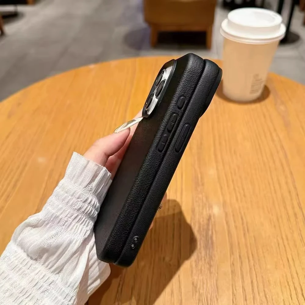 Bonita funda de teléfono de gato negro para iPhone 16 15 Plus, funda para iPhone 17 16 15 11 12 14 Pro Max, funda mate suave de cuero con patrón de lichi - imagen 5
