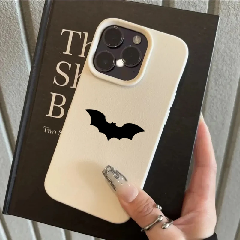 Funda de teléfono con textura de lichi y patrón de murciélago negro para iPhone 16 15 14 13 12 11 Pro Max Plus 16E X XR XS, funda suave de parachoques a prueba de golpes - imagen 4