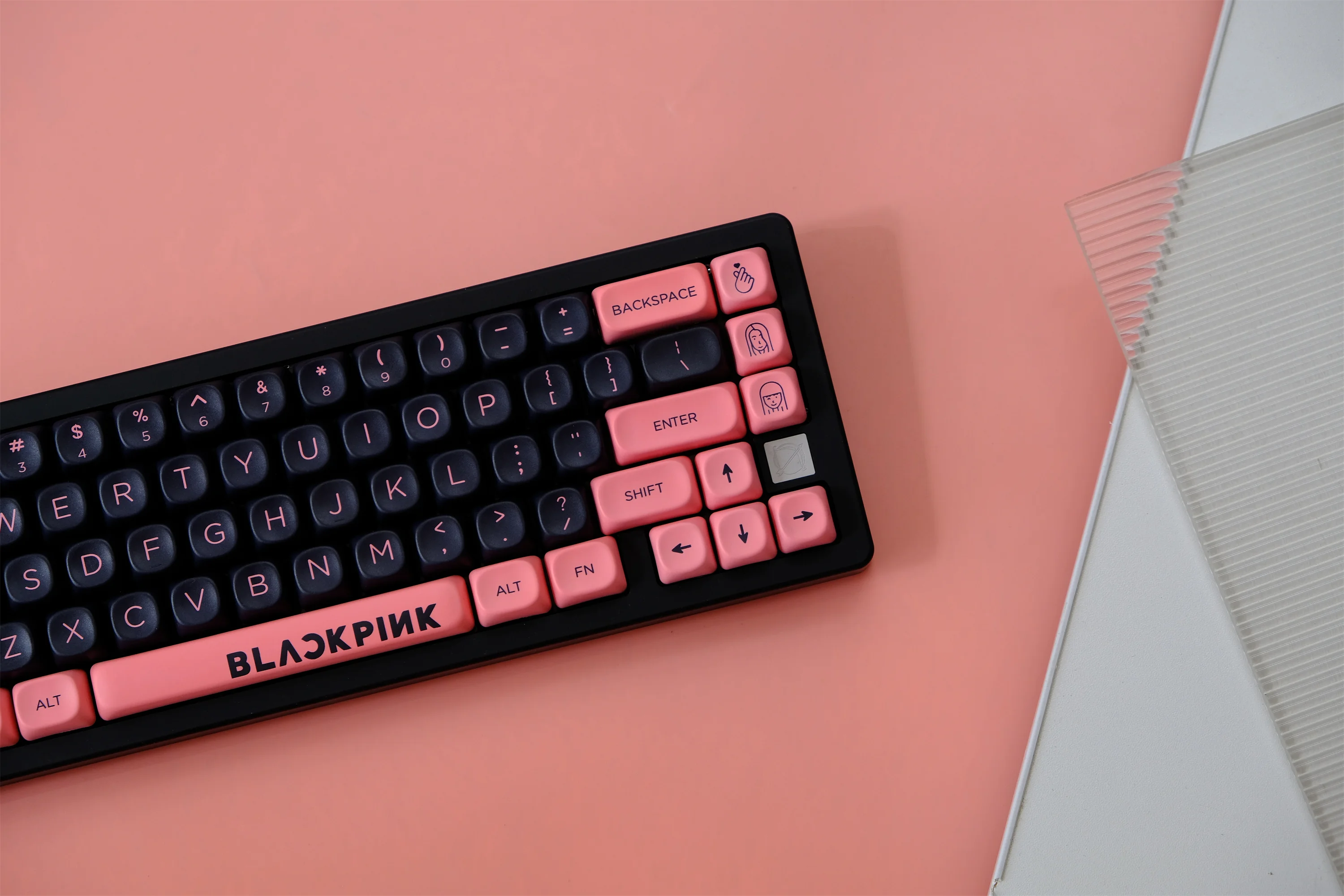 Juego de teclas de 132 teclas, Material PBT, perfil MOA, DYE-SUB, personalizado para teclado mecánico CHERRY MX Switch, color negro y rosa - imagen 3