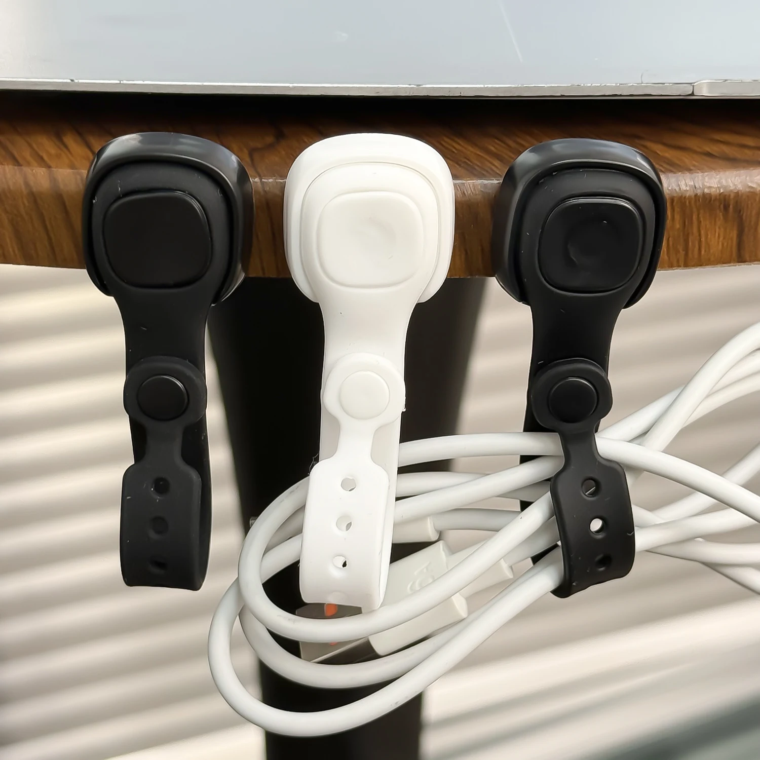 Clips de Cable magnéticos fuertes, organizador de cables magnéticos, gestión de línea USB autoadhesiva, abrazadera de Cables de almacenamiento para el hogar y la Oficina - imagen 3