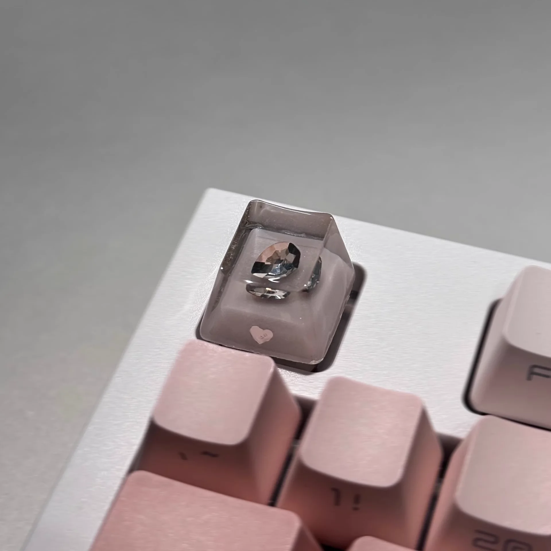 Tapa de tecla de corazón africano Delta, perfil de cereza R4, tapa de tecla de goteo de resina epoxi Original hecha a mano, personalizada, 1 unidad, tecla de teclado mecánico - imagen 2