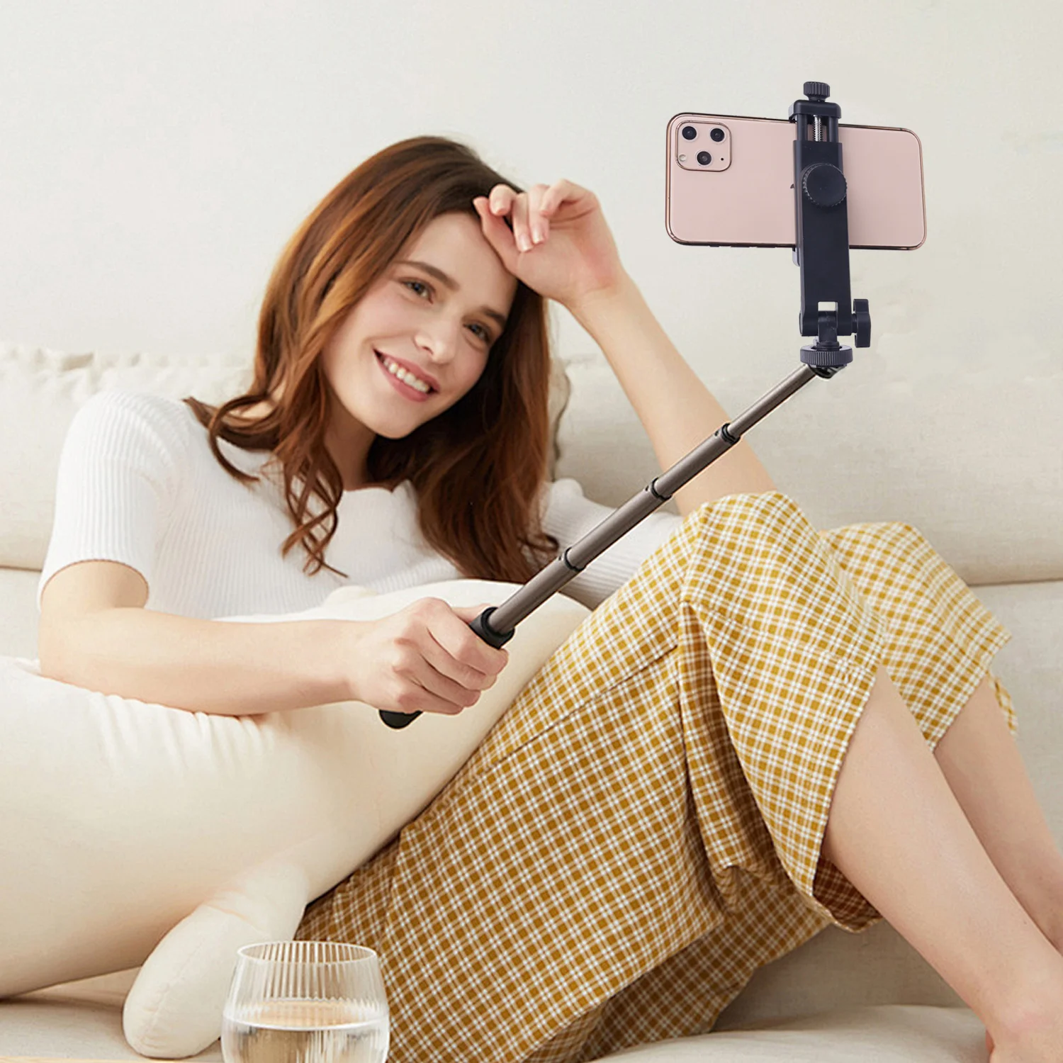 Soporte para teléfono ajustable universal, 360 °   Adaptador de montaje con clip para teléfono con rotación para trípode, palo selfie, grabación de vídeo manos libres. - imagen 3