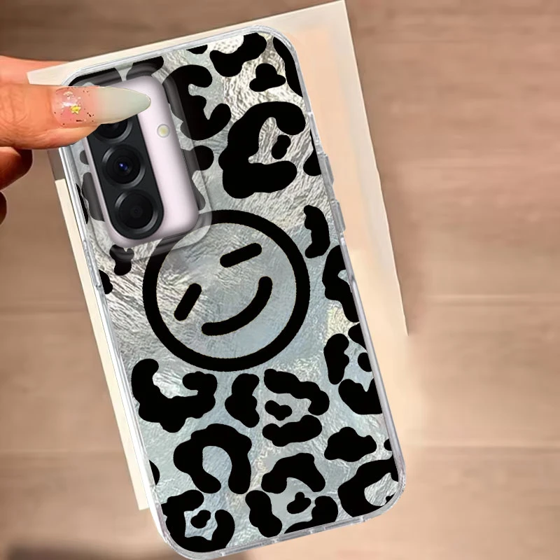 Para Samsung Galaxy A56 A55 A54 A53 A35 A36 A34 A07 A17 A06 A25 A16 A26 A22 A32 A15 funda de teléfono con patrón de vórtice de cara sonriente negra - imagen 2