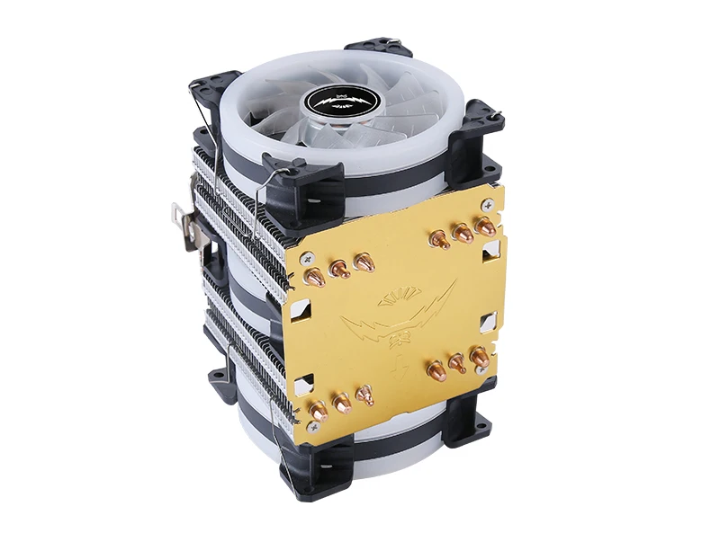 Se exhibe un ventilador negro y dorado