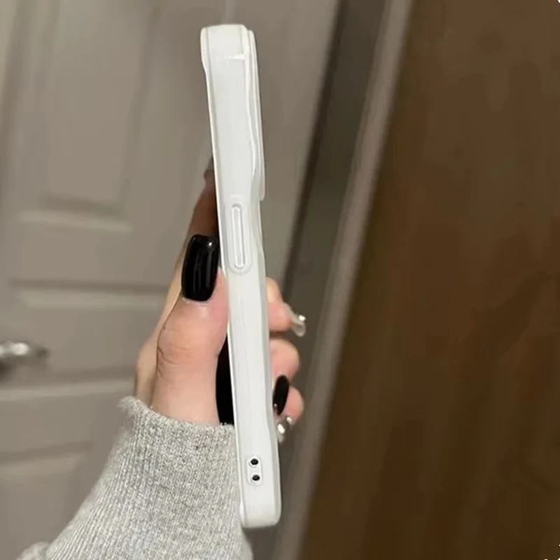 Funda de teléfono con textura de pliegues y patrones de letras simples para iPhone 16 15 14 Plus 13 12 11 Pro Max, cubierta trasera de parachoques de Color caramelo para parejas - imagen 2