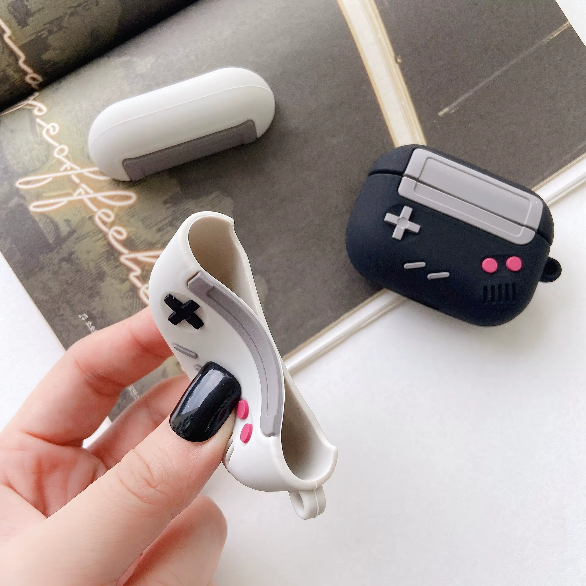Detalle del diseño retro de la funda para auriculares