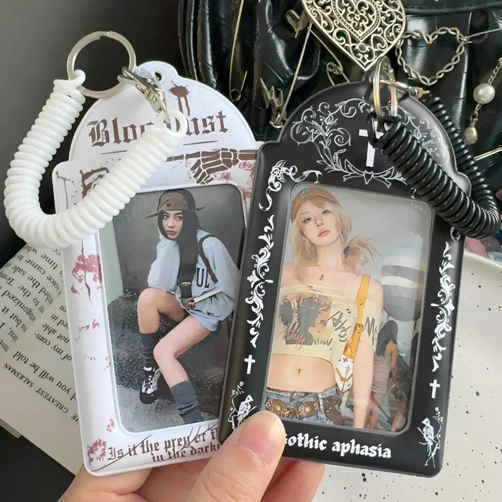 Funda para tarjetas de PVC de la serie gótica oscura con cuerda de resorte, tarjeta HD Kpop Idol, estrella protectora, almacenamiento de tarjetas pequeñas, soporte para tarjetas colgantes