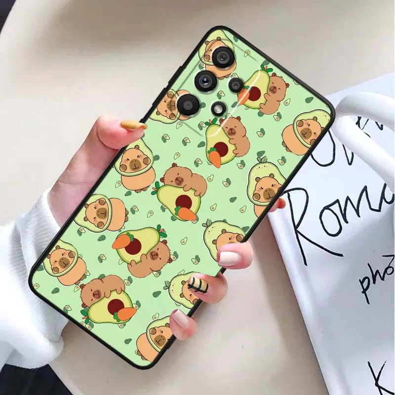 Patrón de dibujos animados de capibara para Samsung Galaxy A11 A12 A13 A14 A15 A16 A20E A20S A21 A21S A22 A23 funda de teléfono negra - imagen 3