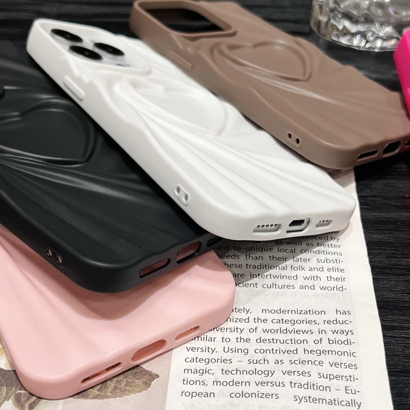Funda de teléfono de silicona con forma de corazón de amor 3D arrugada plegable a la moda para iPhone 14 15 16 Pro Max Plus 11 12 13 ProMax cubierta completa mate suave - imagen 5