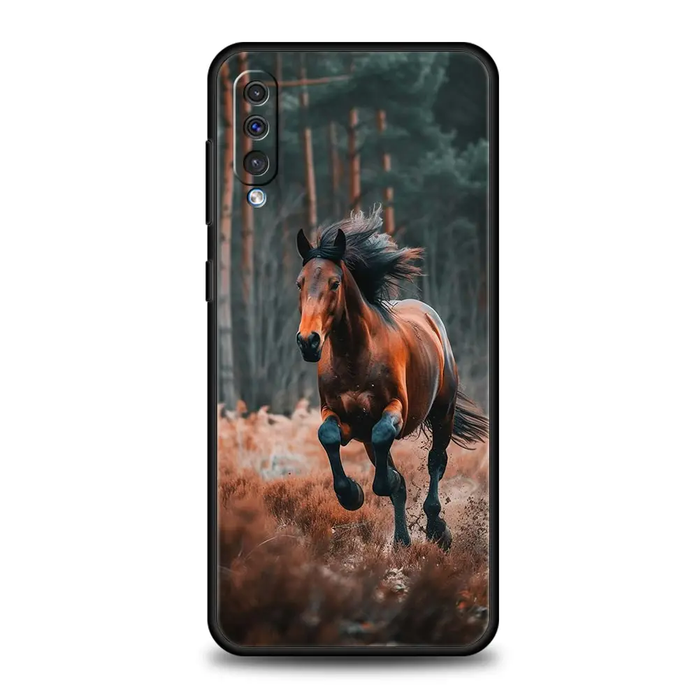 Funda de teléfono para Samsung A56 A36 A26 A54 A52 A24 A14 A50 A70 A40 A06 A12 A22 A34 A42 A32 5G A04s A16 cubierta caballos blancos galopando - imagen 3