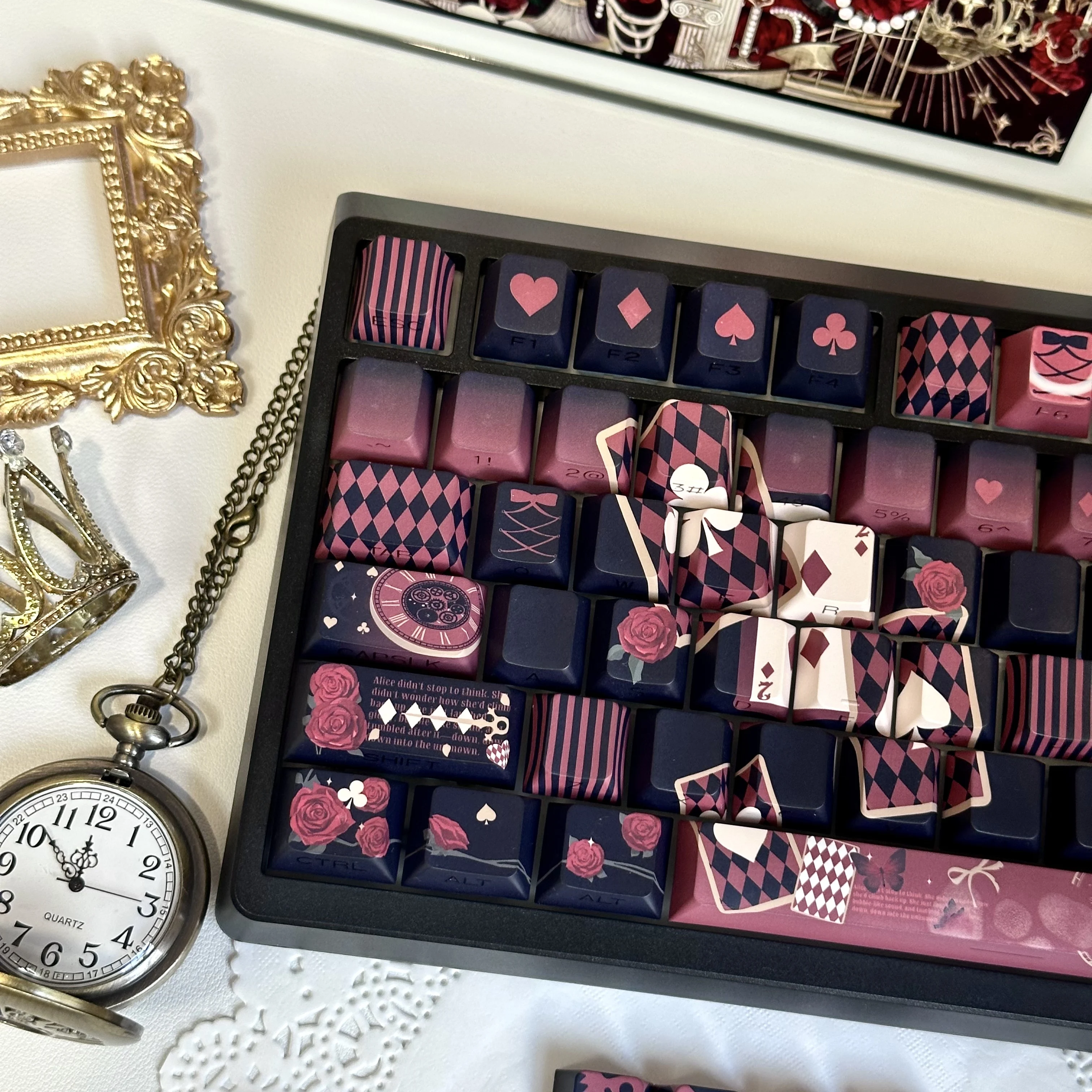 Teclas de teclado Cherry Pbt con un tema de Alice perdida oscura con retroiluminación impresa lateralmente 130 teclas - imagen 2