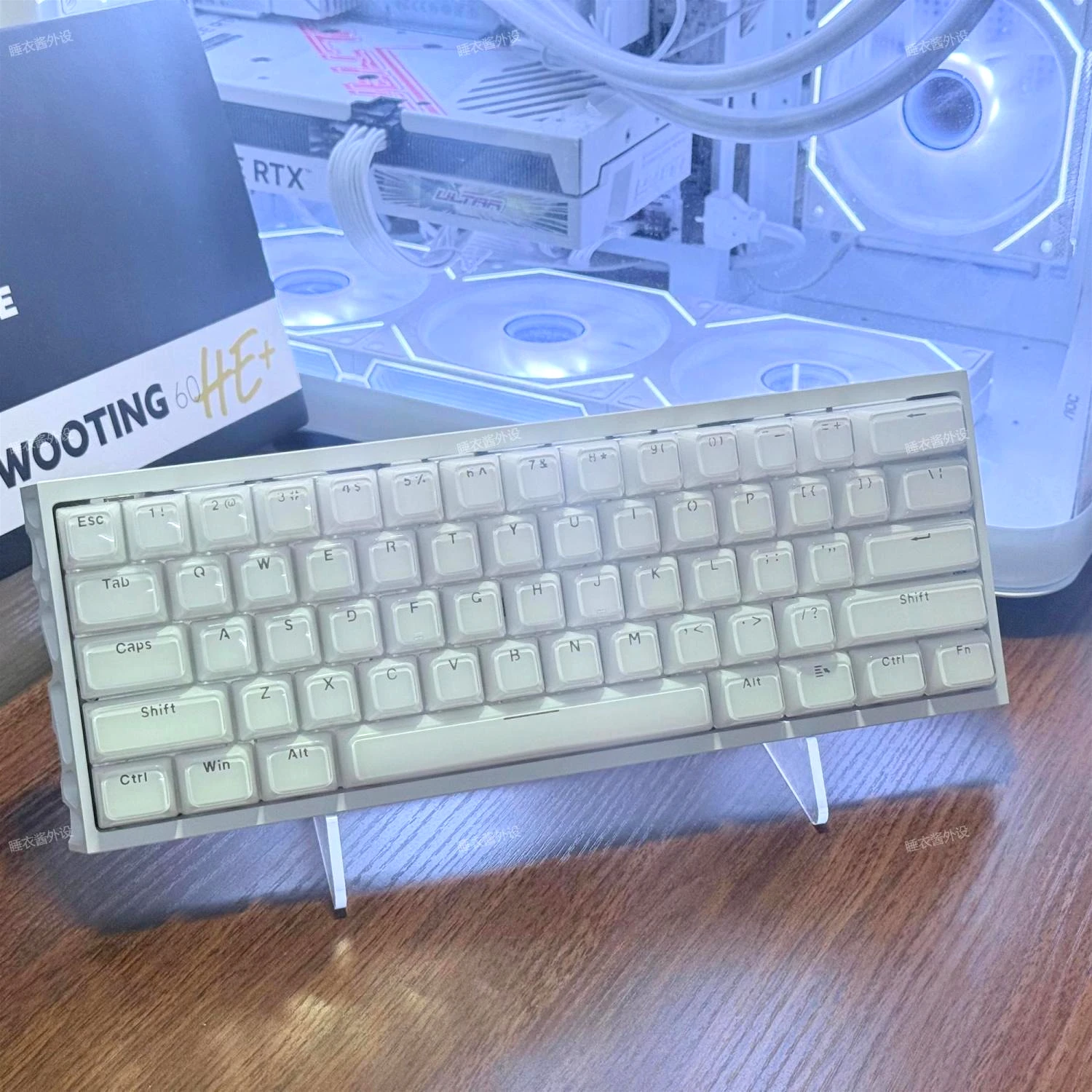 Llavero de teclado mecánico translúcido Jelly Crystal, teclas acrílicas de pudín, PBT + PC, OEM, 136 teclas blanco puro