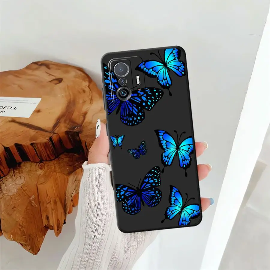 Funda para Xiaomi Mi 13 14 15 Pro 11 12 13 Lite 12X 10T 11T 12T Pro cubierta de teléfono suave negra mariposa roja y azul - imagen 2